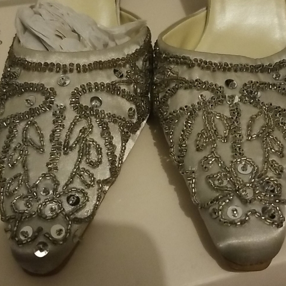 Beautiful slip on beaded heels - Picture 3 of 5